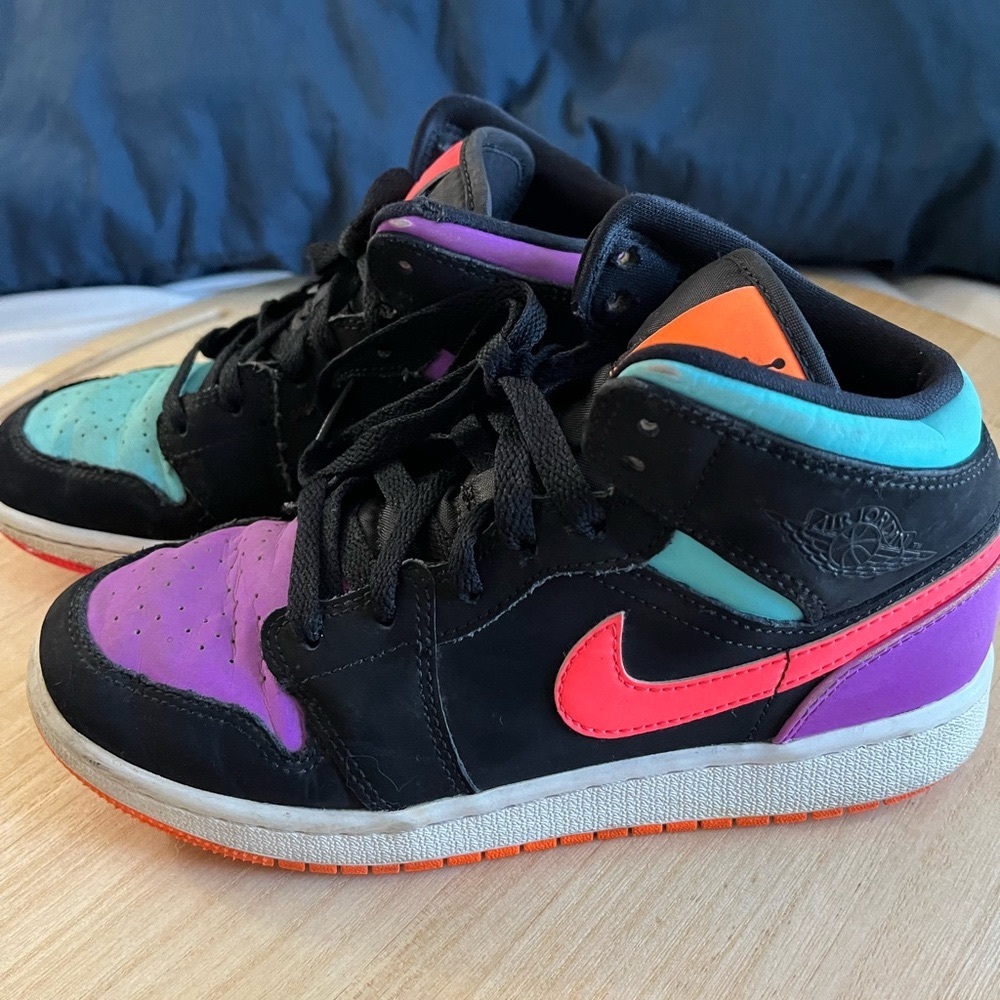 Air Jordan 1 Mid GS 'Candy'
Size 4y